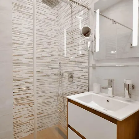 2br - Parking - - 1st Floor - Acs * Sofía