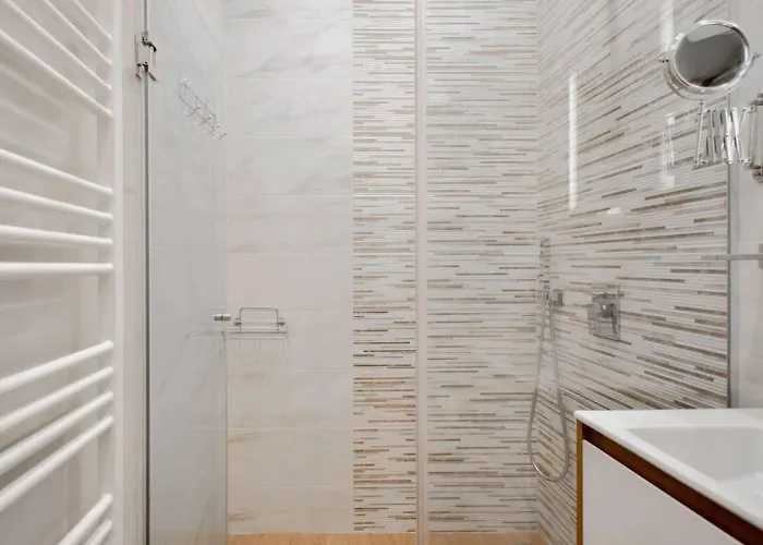 2br - Parking - - 1st Floor - Acs *