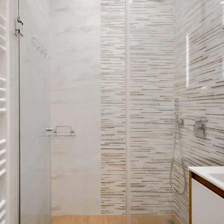 2br - Parking - - 1st Floor - Acs *